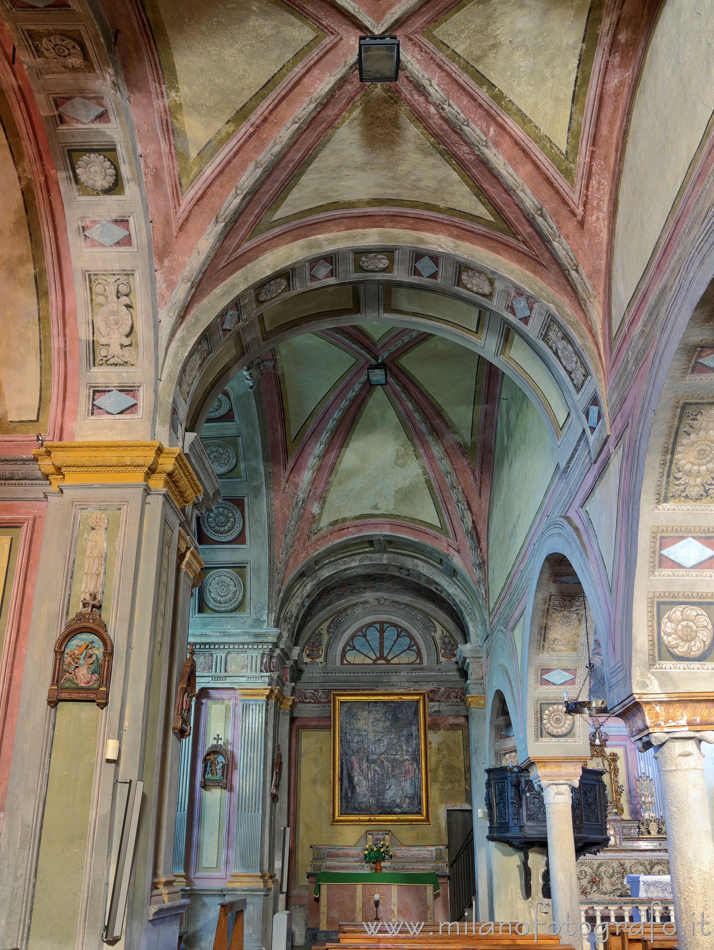 Candelo (Biella) - Navata sinistra della Chiesa di Santa Maria Maggiore